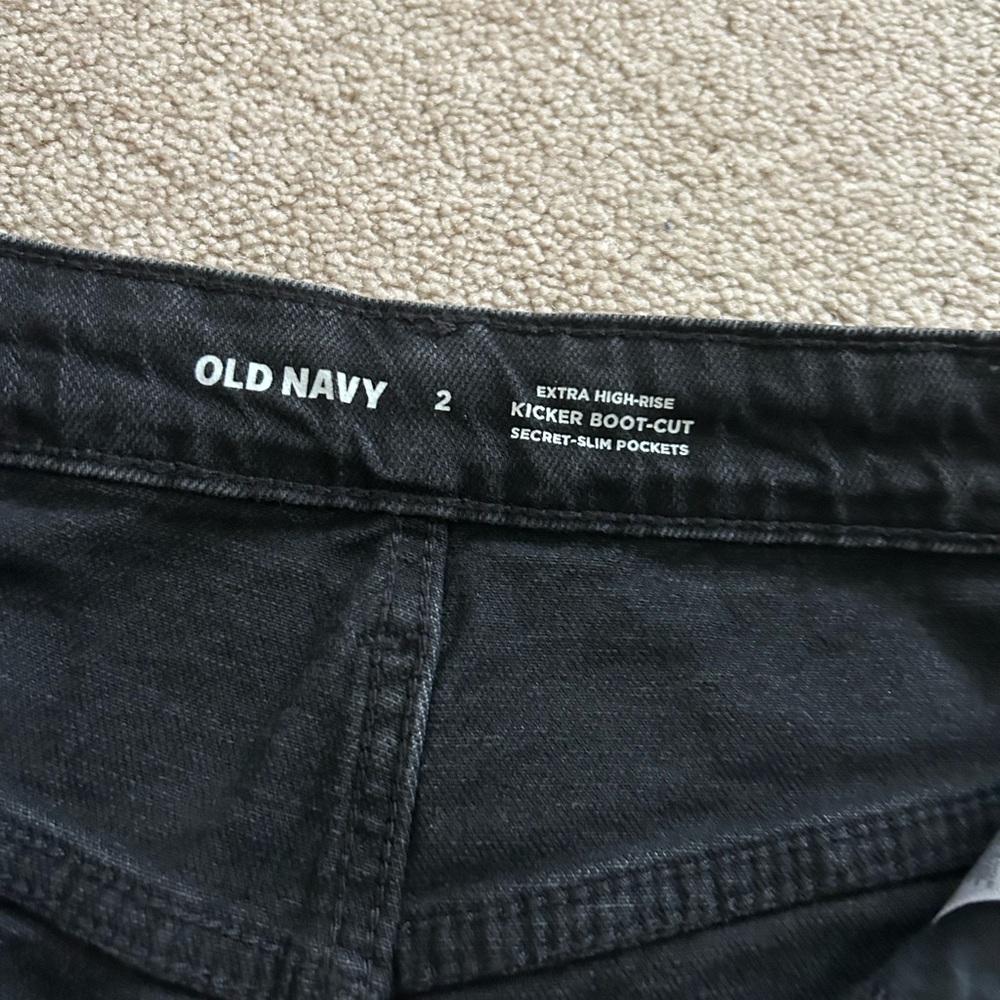 Old Navy Extra High-Rise Kicker Boot-Cut Secret-Slim Pockets Size 2 Black Jeans - Picture 3 of 5